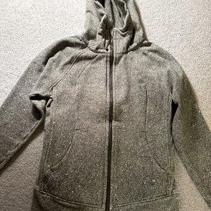 EUC lululemon scuba hoodie size 8. Black with white splatter print.